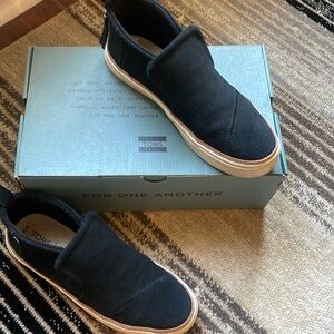 Women’s Paxton black suede water resistant shoes.